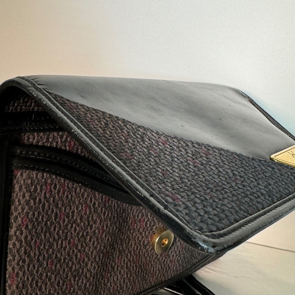 YSL Vintage Crossbody - Picture 7 of 16